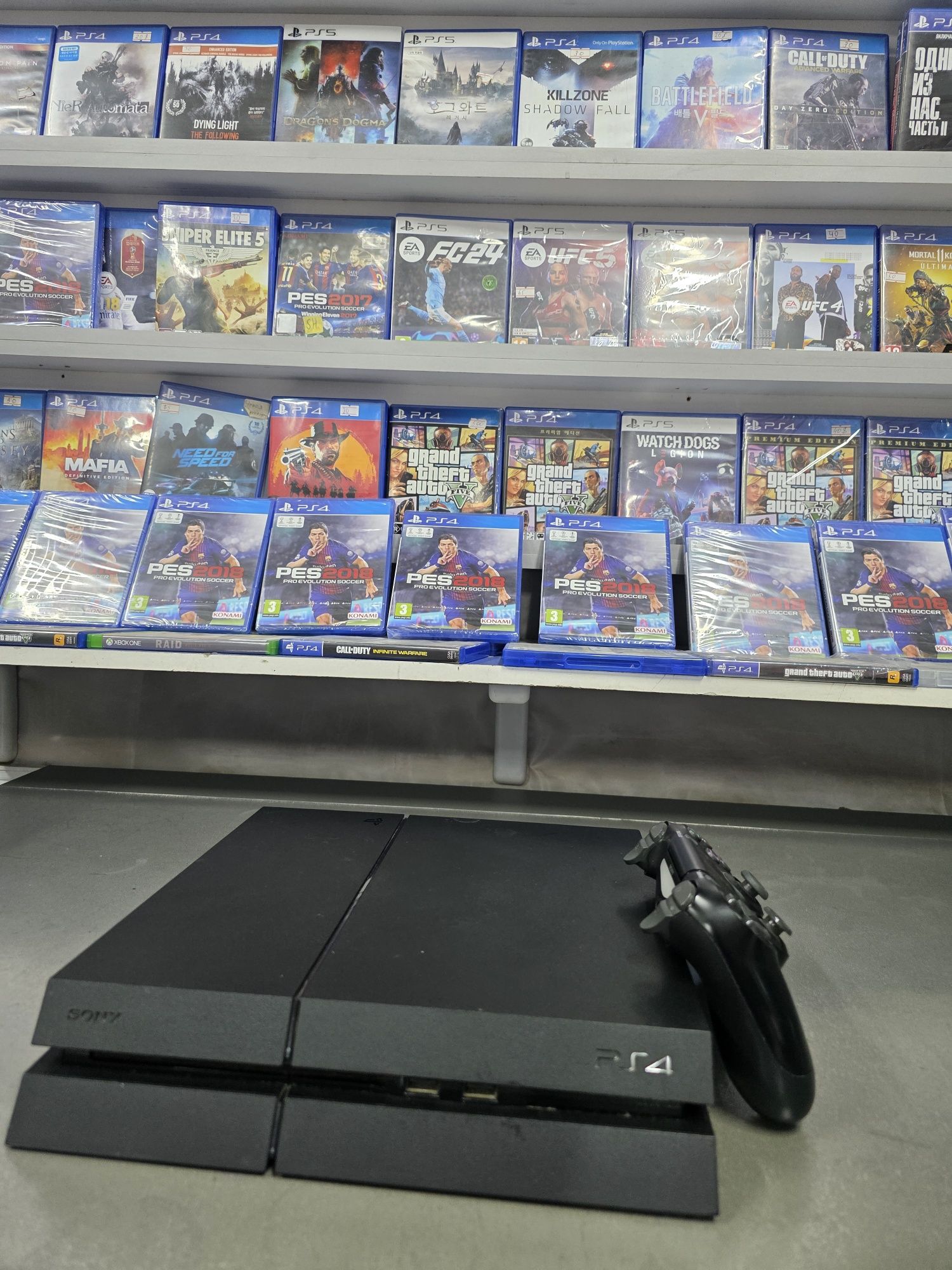 Продается игровой консол Sony Playstation 4