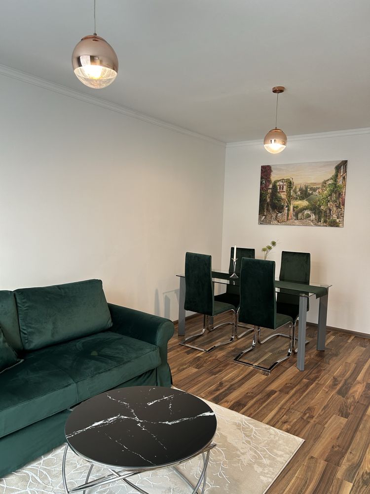 Închiriez apartament cu două camere decomandat, City of Mara