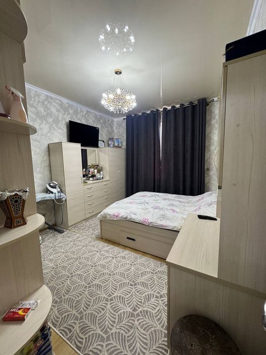 Uy sotiladi srochni. Kelishiladigan joyi bor.