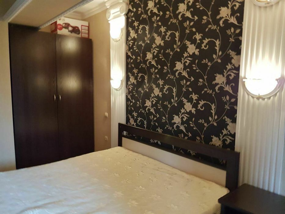 Аренда 1*2 комнатной квартиры ЦУМ ор-р 110-школа|поставлен новый диван