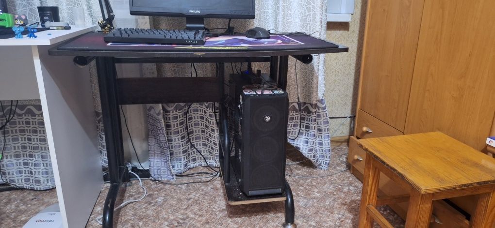 стол компьютерный