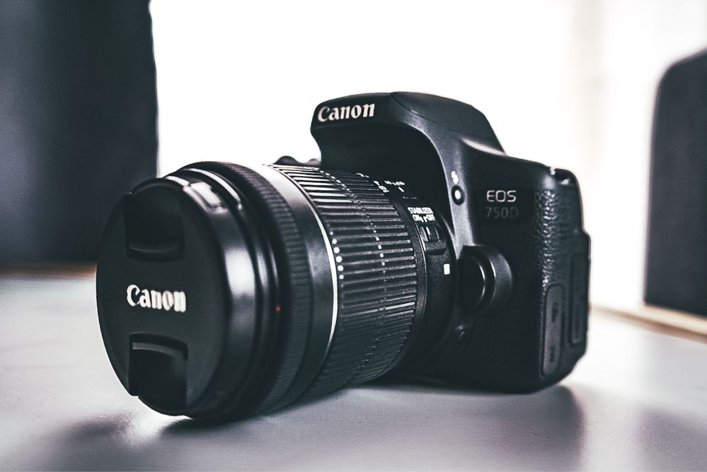 Продавам Canon EOS 750D + обектив EF-S 18-55