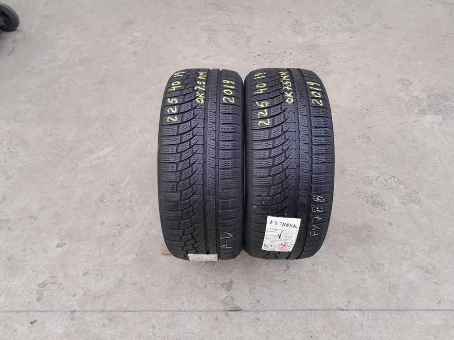 Doua anvelope de iarna 225 40 19 nokian WR A4 profil 7,5 mm