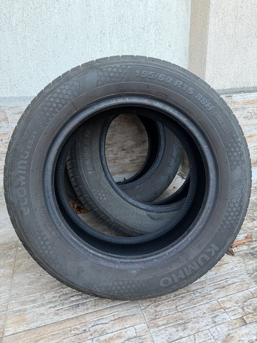 Летни гуми 195/60R15 88H-KU61 KUMHO ECOWING ES31 DOT4523 купени 2024 г
