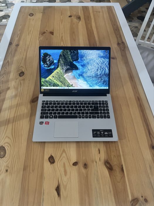 Acer Aspire 3• Procesor ryzen 7• SSD 512gb• placa video 2gb