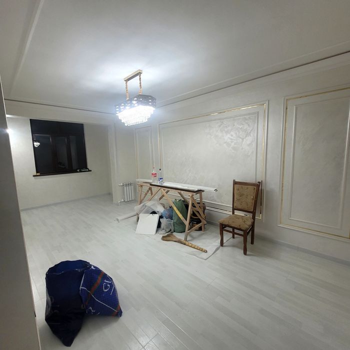 Продаётся 2-комнатная квартира супер локация, чистый ремонт.