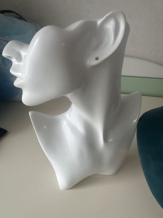 Продам реквизиты бюст для продажи украшений