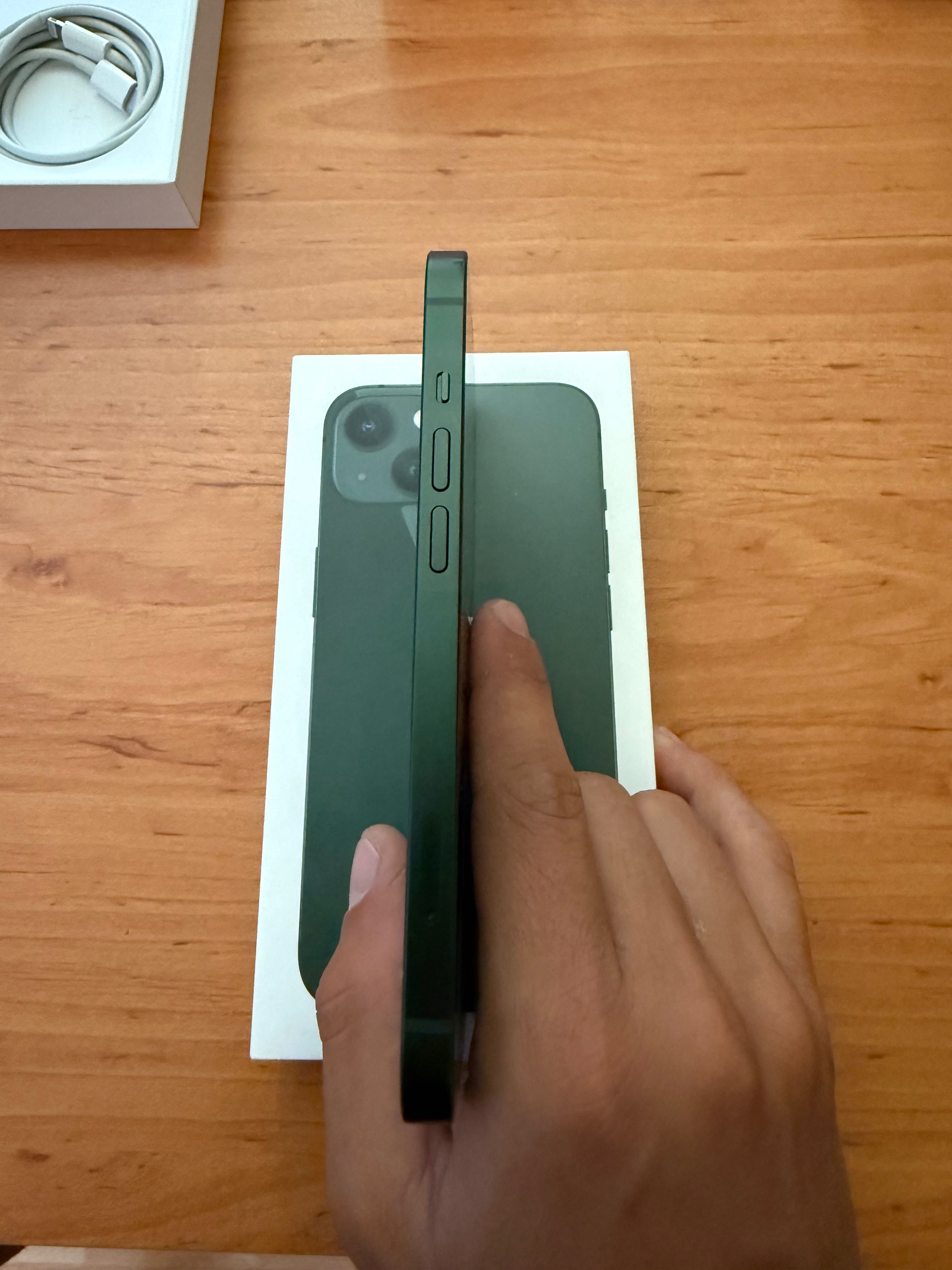 iPhone 13 Green 128gb + 20W Power Adapter USB-C