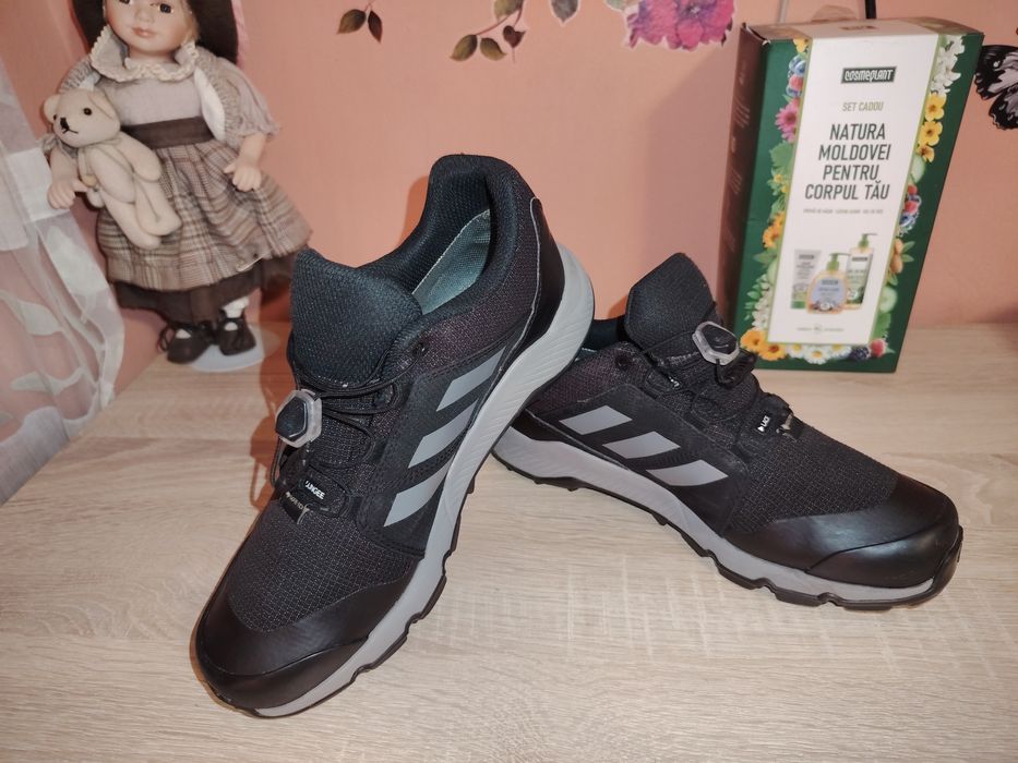 Adidas original impermeabil  in stare foarte buna arimea 37 originali.