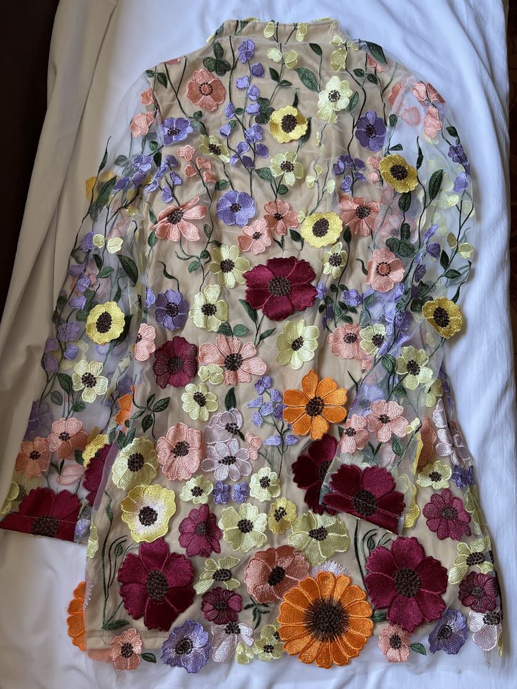 Rochie cu flori aplicate