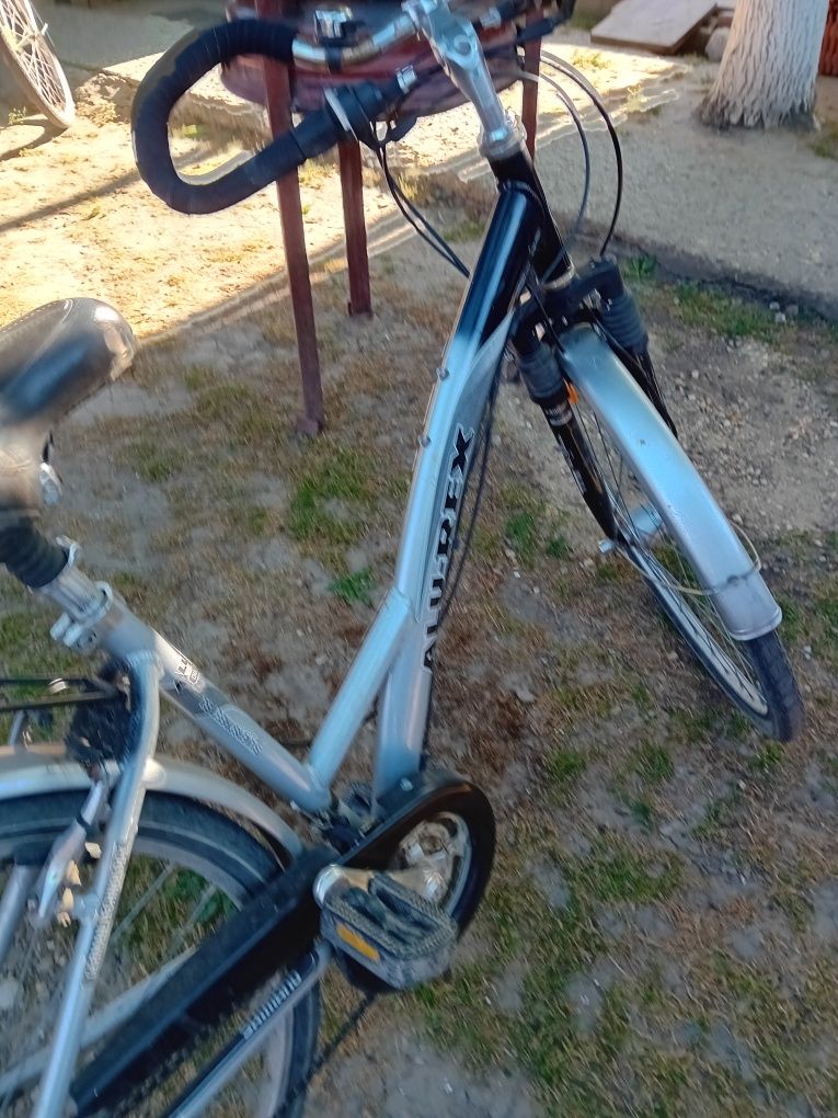 Vând 2 biciclete 250 de lei bucata