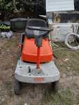 Vând tractor de tuns iarbă