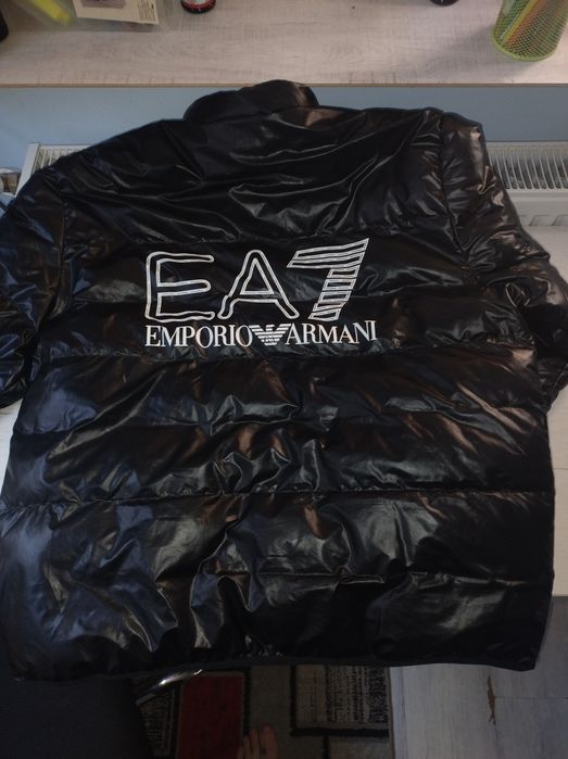 Vând geaca armani