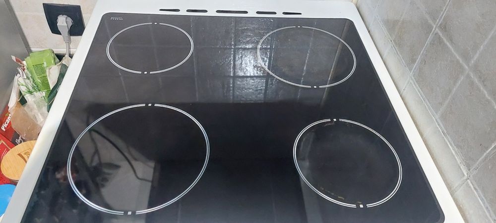 Готварска печка с керамичен плот!