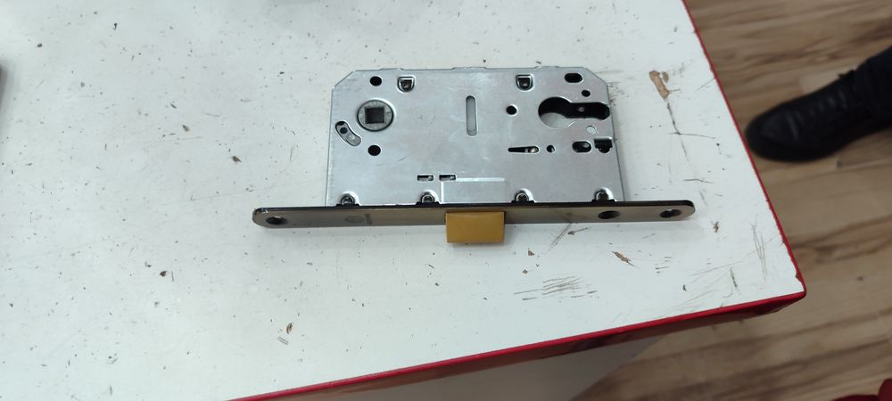 Плотник мебельщик