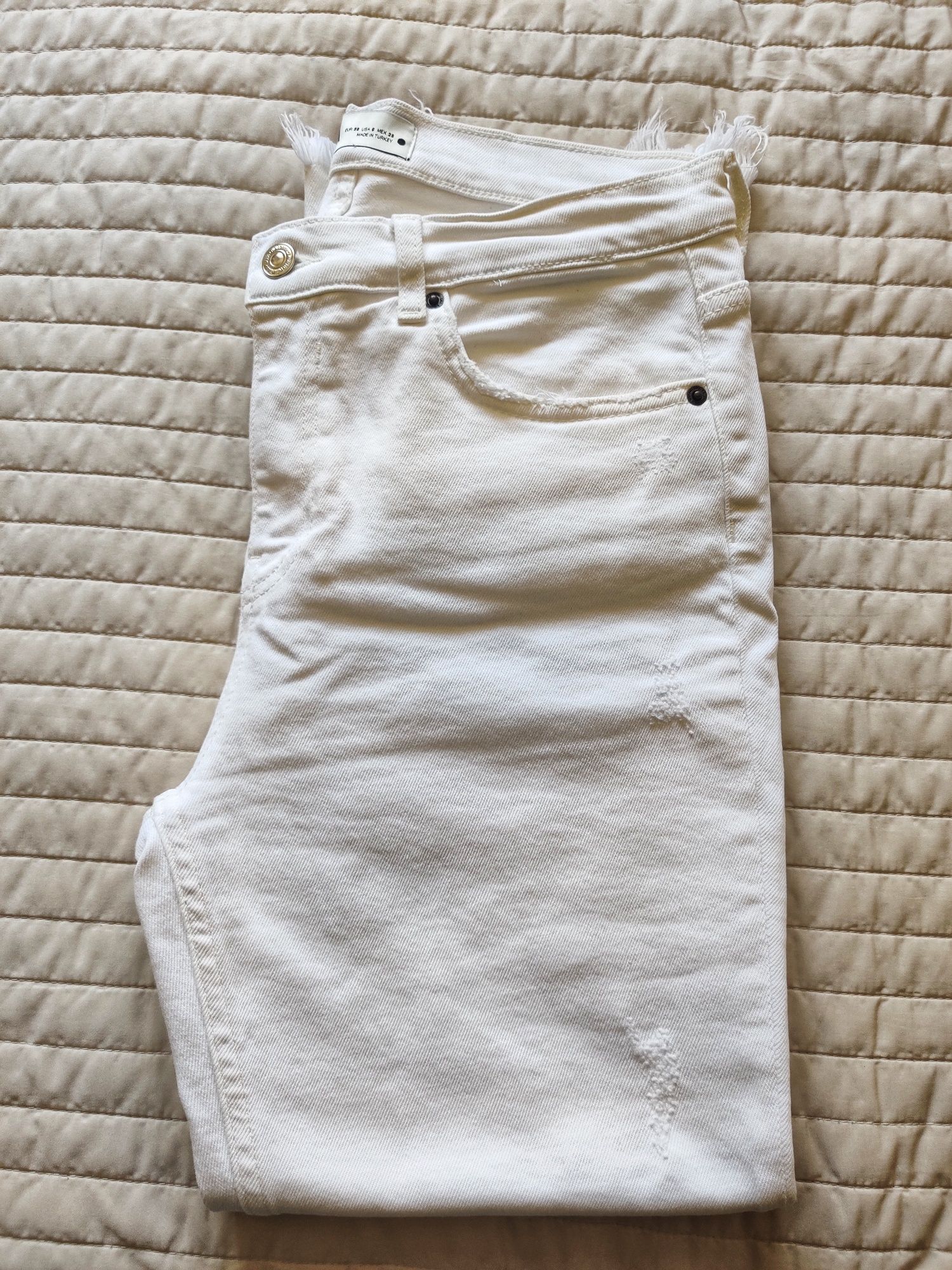 Jeans Zara Bootcut Cropped Alb (38)