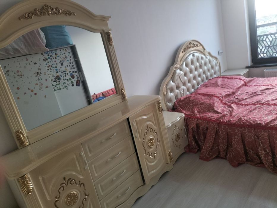 Spalniy va zal garnitur mebellar sotiladi holati yaxshi