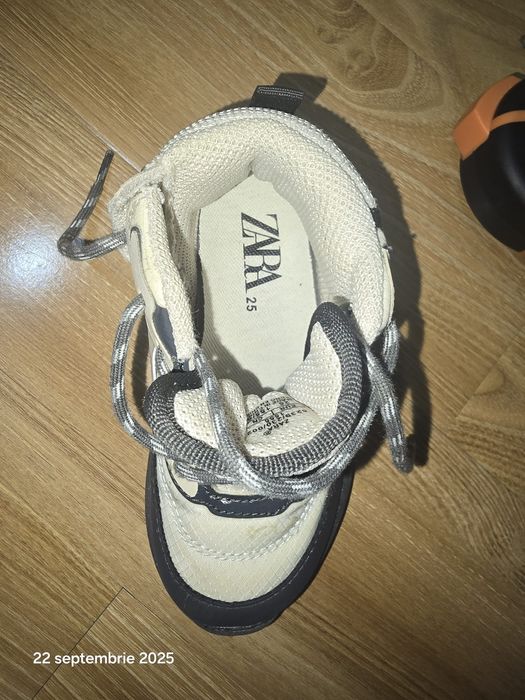 Adidasi Zara nr 25 în stare excelentă