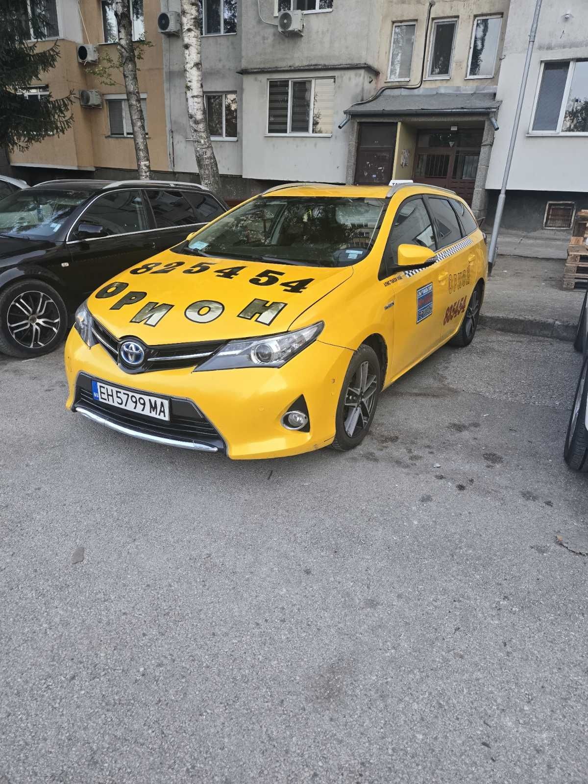 Toyota auris такси