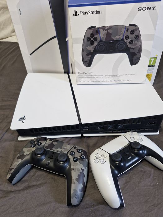 Playstation 5 slim 1TB с 2 контролера