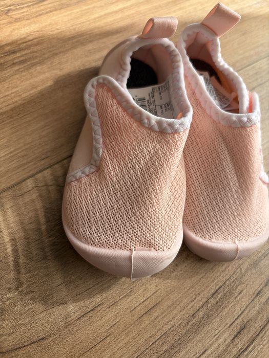 Детски пантофи 22ри номер ЧИСТО НОВИ