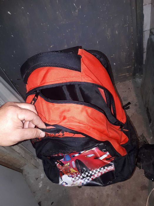 Ученическа раница, С колелца, издърпваща се скрита дръжка