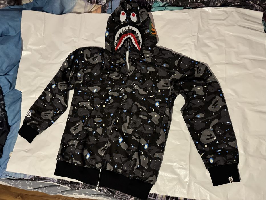 Горнища на марката Bape