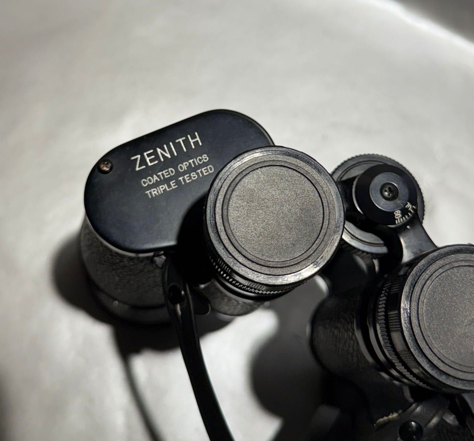 Неразличим от нов Японски Бинокъл Zenith 10x50