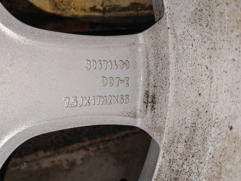 Продавам лети джанти с гуми