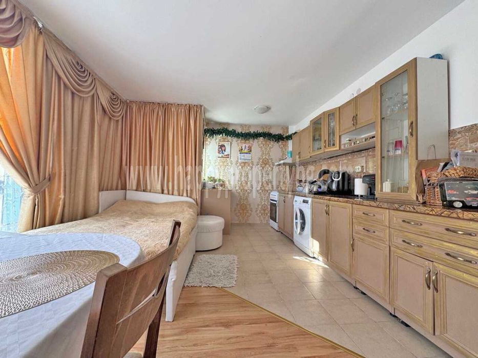 Продава се Двустаен апартамент в к.к. Слънчев бряг - 60 кв.м за 1100 €/кв.м - Снимка #2