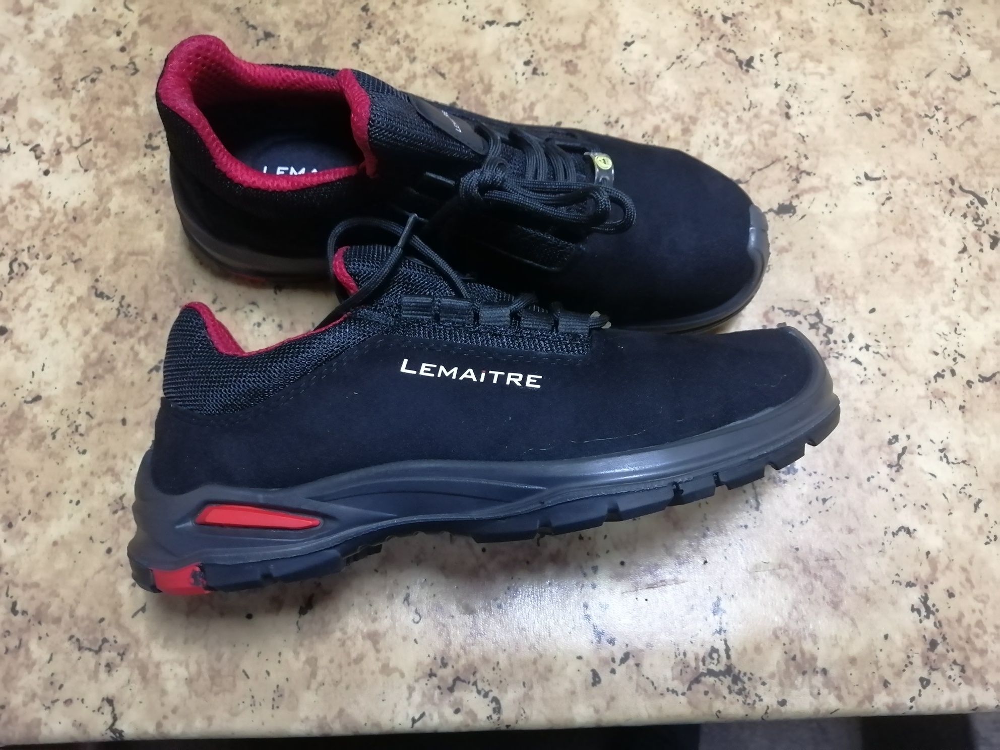 Продавам обувки LEMAITRE