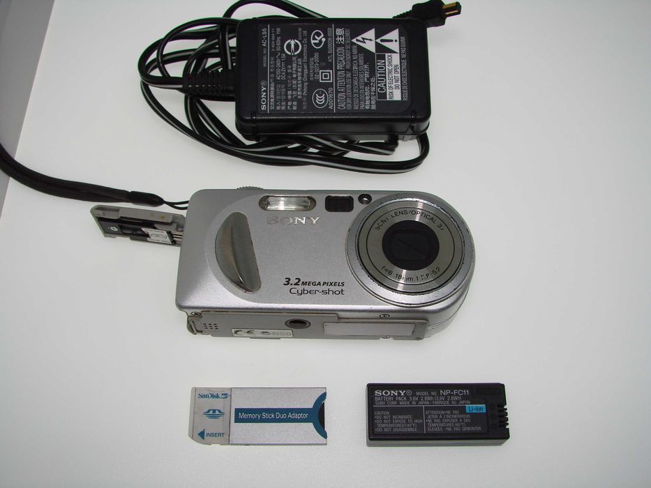 Sony Cybershot DSC-P8 Компактен фотоапарат Ретро Класика, 3.2MP