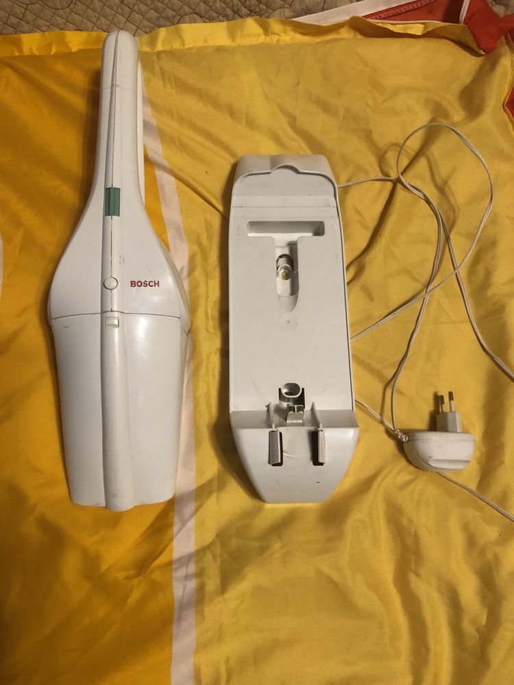Aspirator bosch cu acumulator  30 lei