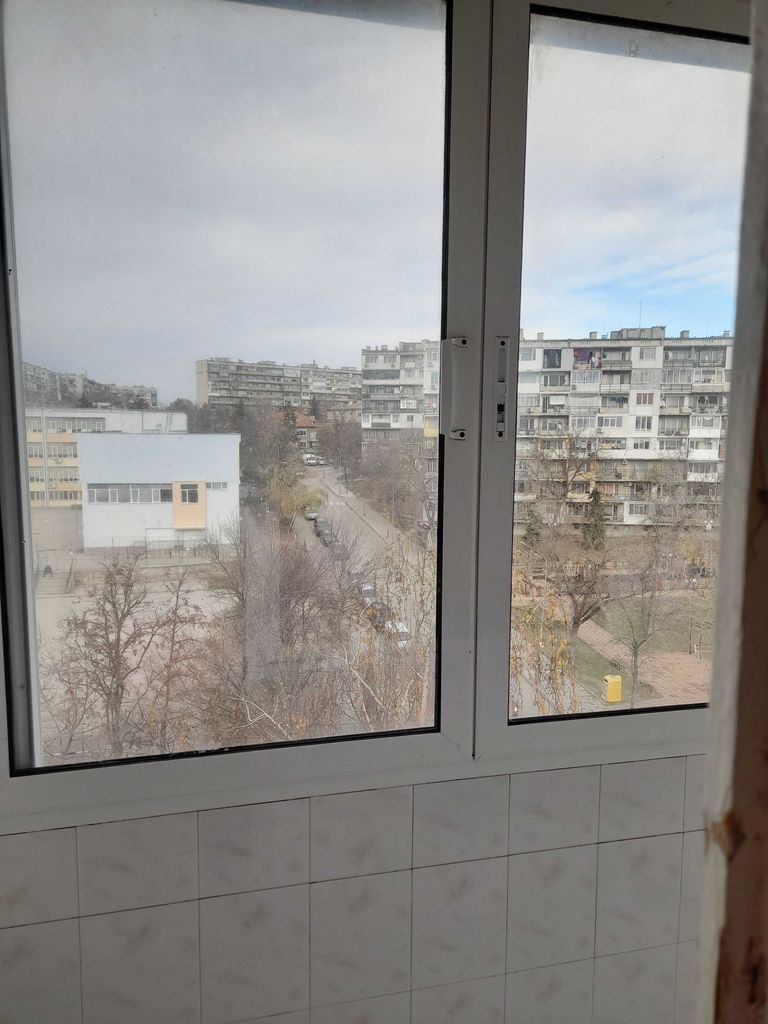 Дава се под наем Двустаен апартамент в Шумен, Тракия - 65 кв.м за 204 € - Снимка #4