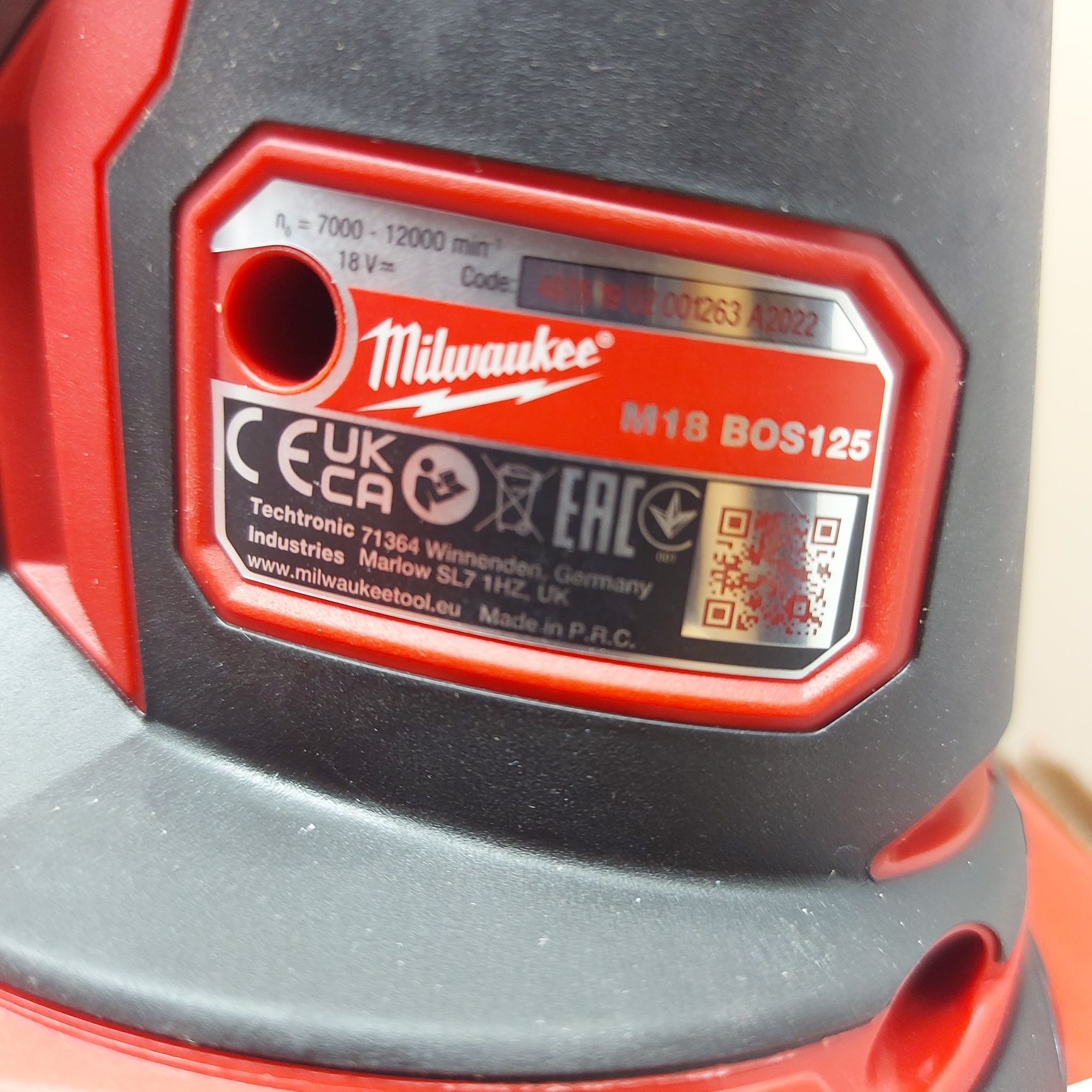 ПРОМОЦИЯ.Акумулаторен ексцентър шлайф Milwaukee M18 BOS125-0 125мм