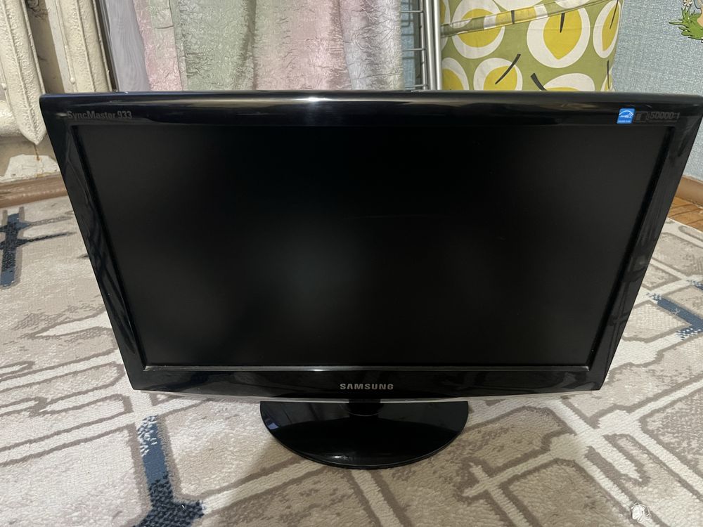 Monitor. Samsung 19. Ayibi yoq