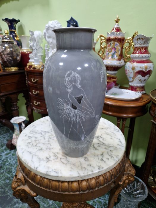 Уникална антикварна немска порцеланова ваза H&G Heinrich