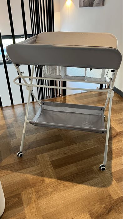 Masa de infasat si schimbat scutece