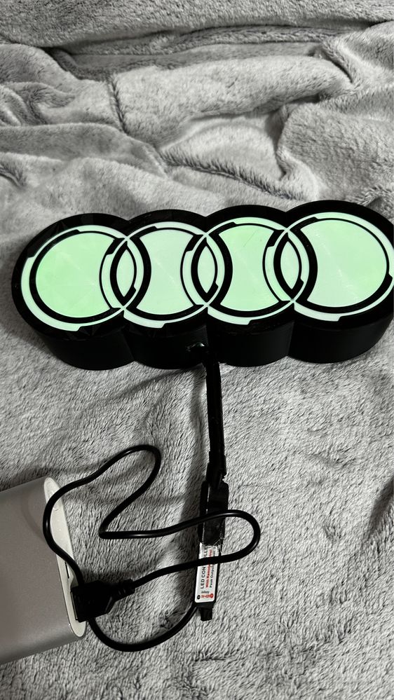 Light box Audi luminoasa