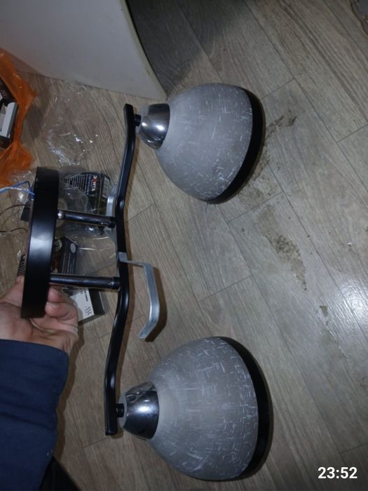Продам люстру 2х рожковую