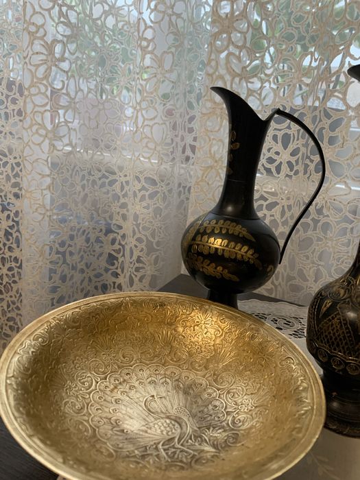 Индийские вазы и тарелка из латуни