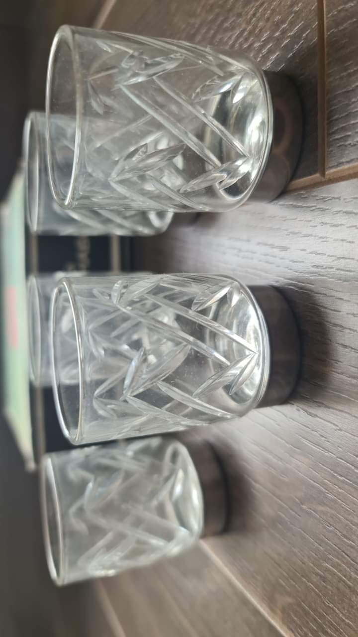 5 соц кристални чашки с кутия