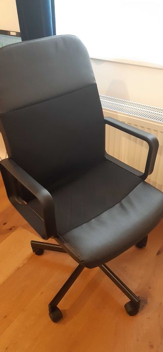 Офис стол, комбинация от кожа и плат