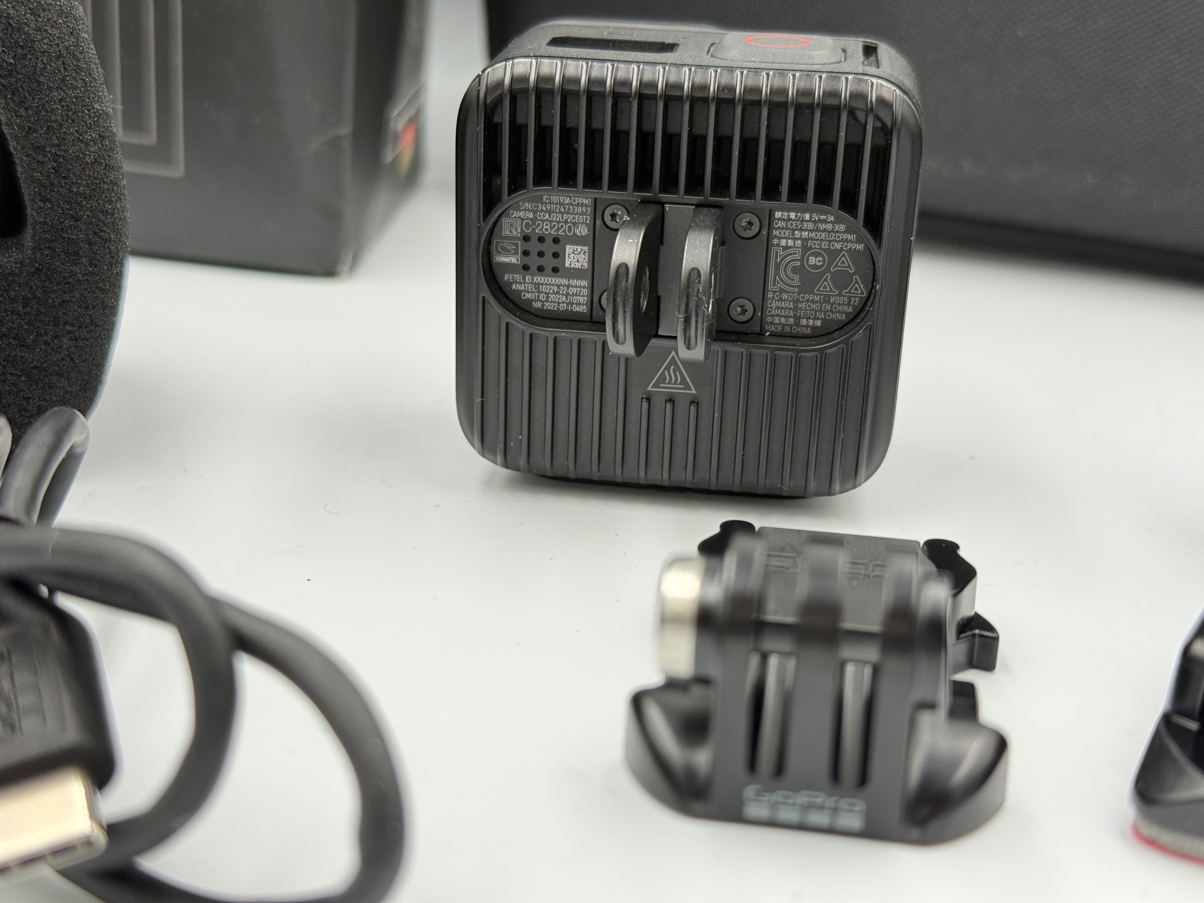 GoPro 11 Black mini NOU FullBox, Garantie + Card 64GB + accesorii