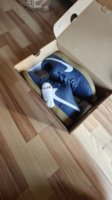 Vand Jordan 1 , Nike Dunk noi