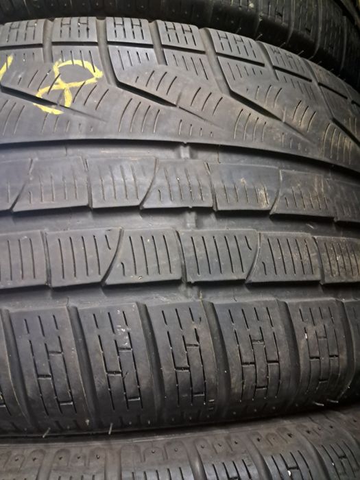 Anvelope second iarna 245 35 R18/225 40 R18 Pirelli RFT*