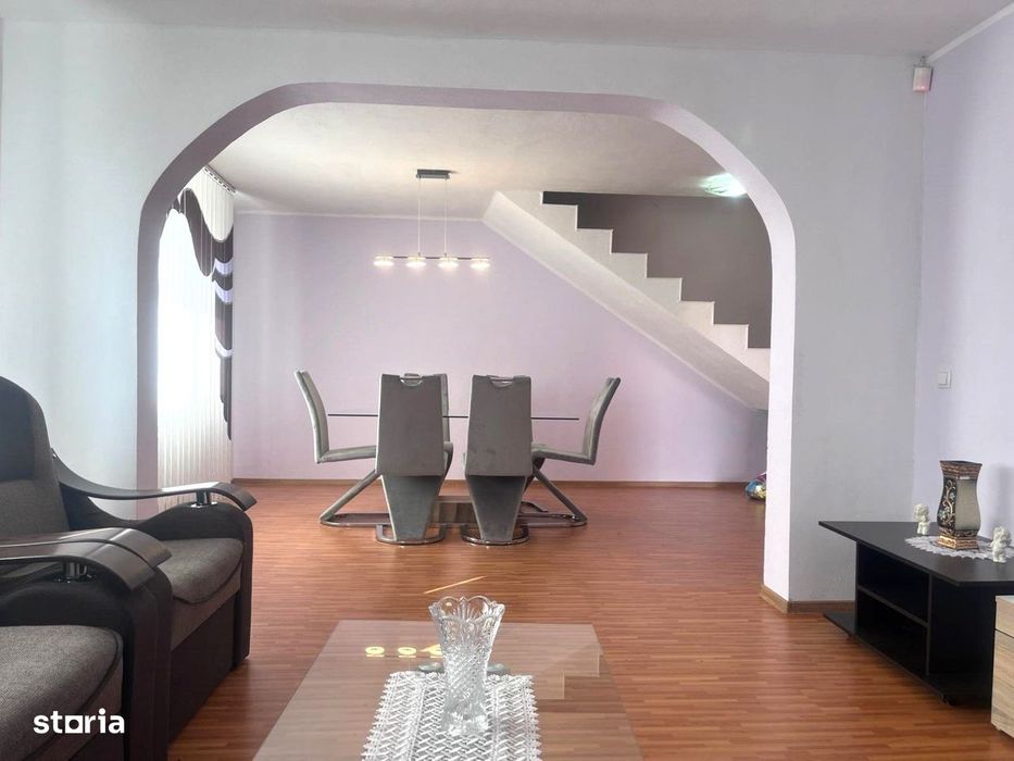 Priveliste frumoasa! Vanzare casa cu 3 camere in Sotanga!