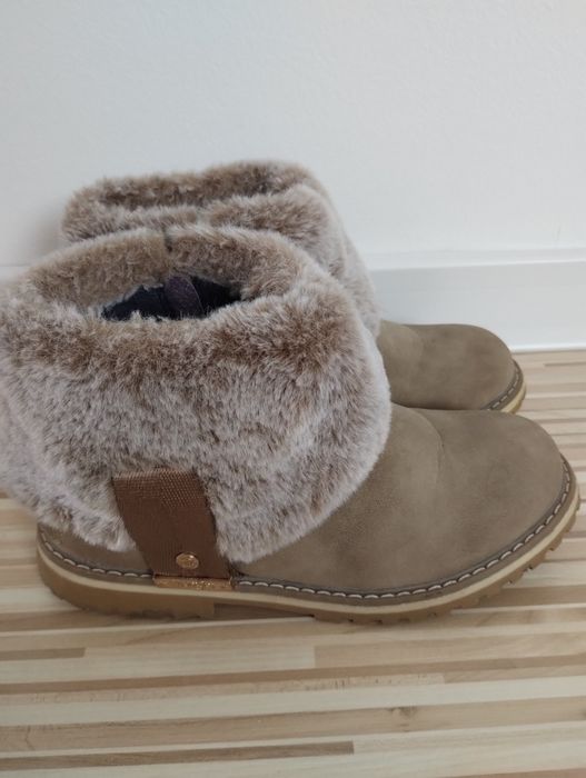 Ugg wrangler mărime 34