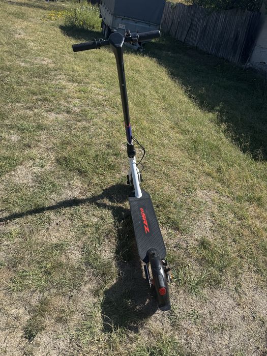 Trotineta electrica APRILIA E-SRZ, 8.5 inch, 25km/h, autonomie 25km