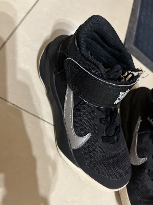 Маратонки Nike и Under armour